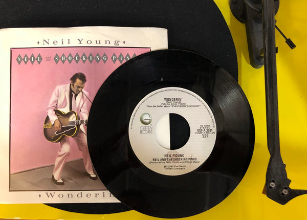 Neil Young Wonderin' 7" Single in Picture Cover Italy